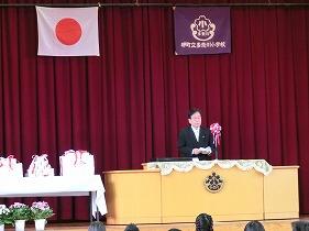 祝辞を述べる田代町長