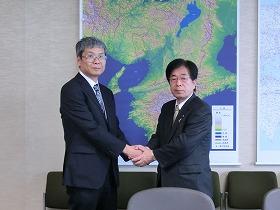 上総周平整備局長と町長