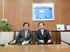 奥野武俊学長と町長