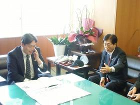 吉田国土交通副大臣に対し第二阪和国道の必要性を説明