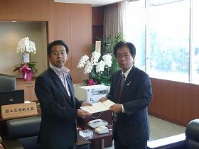 左：長安国土交通副大臣、右：田代岬町長
