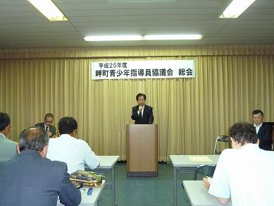 総会にあたり挨拶する田代町長