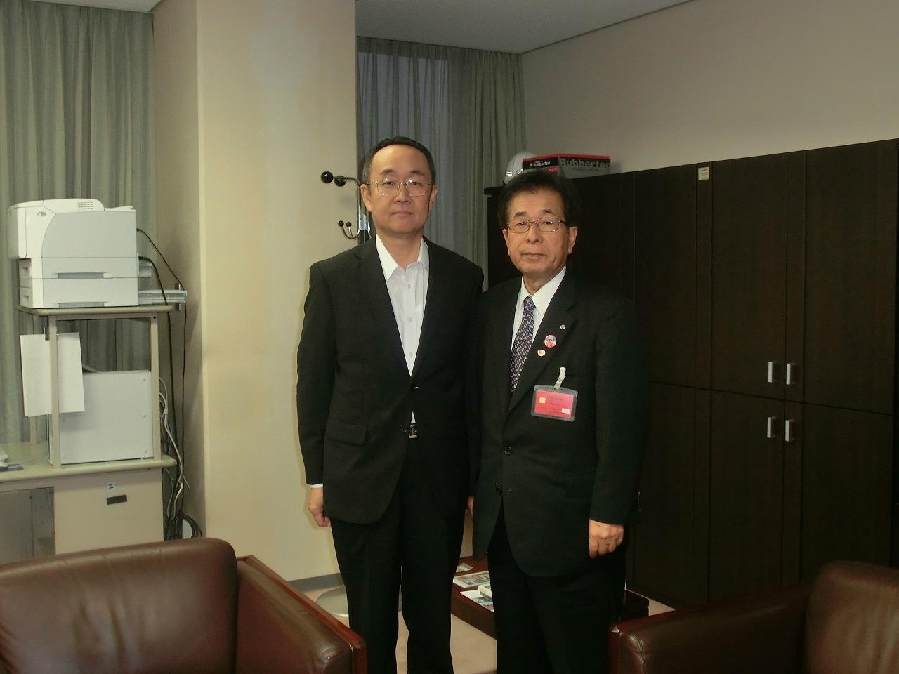 町長と田邊俊郎副局長