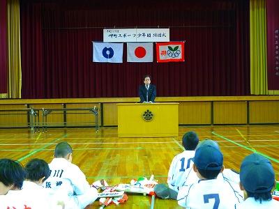 挨拶する田代町長