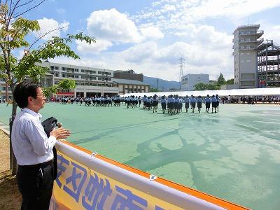 大会の様子を視閲する田代町長