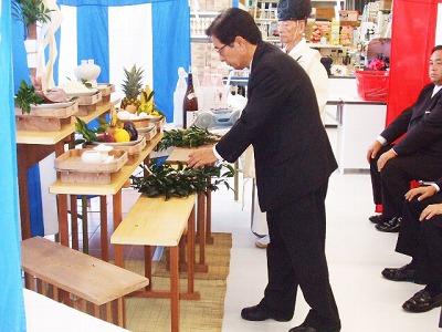 繁盛祈願祭で祈願する田代町長