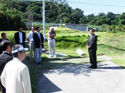 リニューアル式で挨拶する田代町長