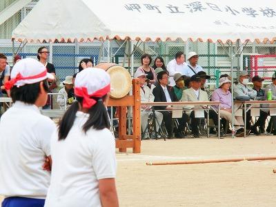 運動会を観覧する田代町長