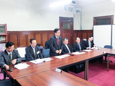 公明党大阪府議会議員団への要望活動の様子