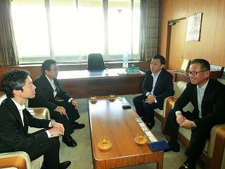 伊藤晴彦市長、樫葉智晴副市長と