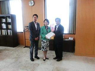 山谷えり国務大臣と谷川とむ衆議院議員と共に