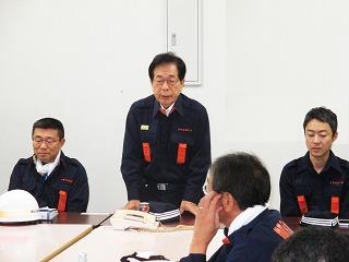 災害対策本部で指示を出す田代町長