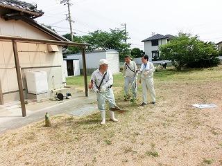 作業について住民の方と話をする田代町長