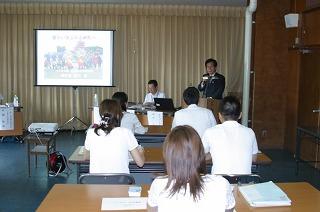 講演する田代町長