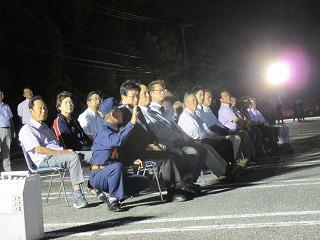 訓練の様子を見学する田代町長