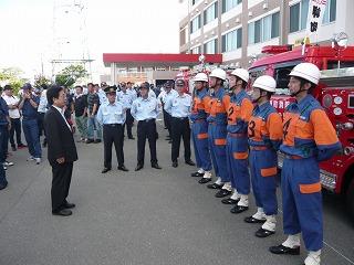 消防団の方を賞嘆する田代町長