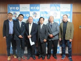 左から加太地区連合自治会 尾家会長、加太漁業協同組合 由井組合長、加美理事、田代町長、和歌山市加太観光協会 利光会長、稲野理事