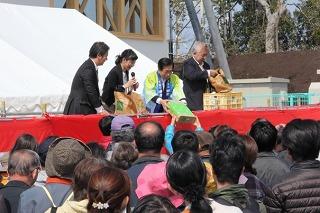 お楽しみ抽選会の様子