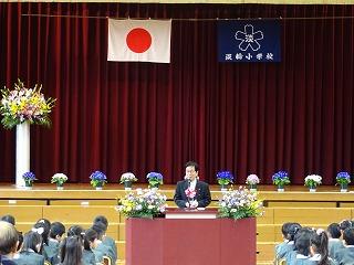 祝辞を述べる田代町長