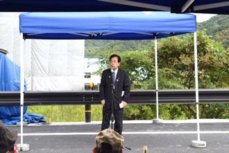 第二阪和国道孝子ランプ見学会で挨拶をする田代町長