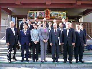 大阪府内三地区議長会合同正副議長視察研修会の様子1