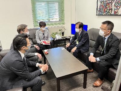 藤井空港戦略推進監、川端政策企画部長、池田成長戦略局長