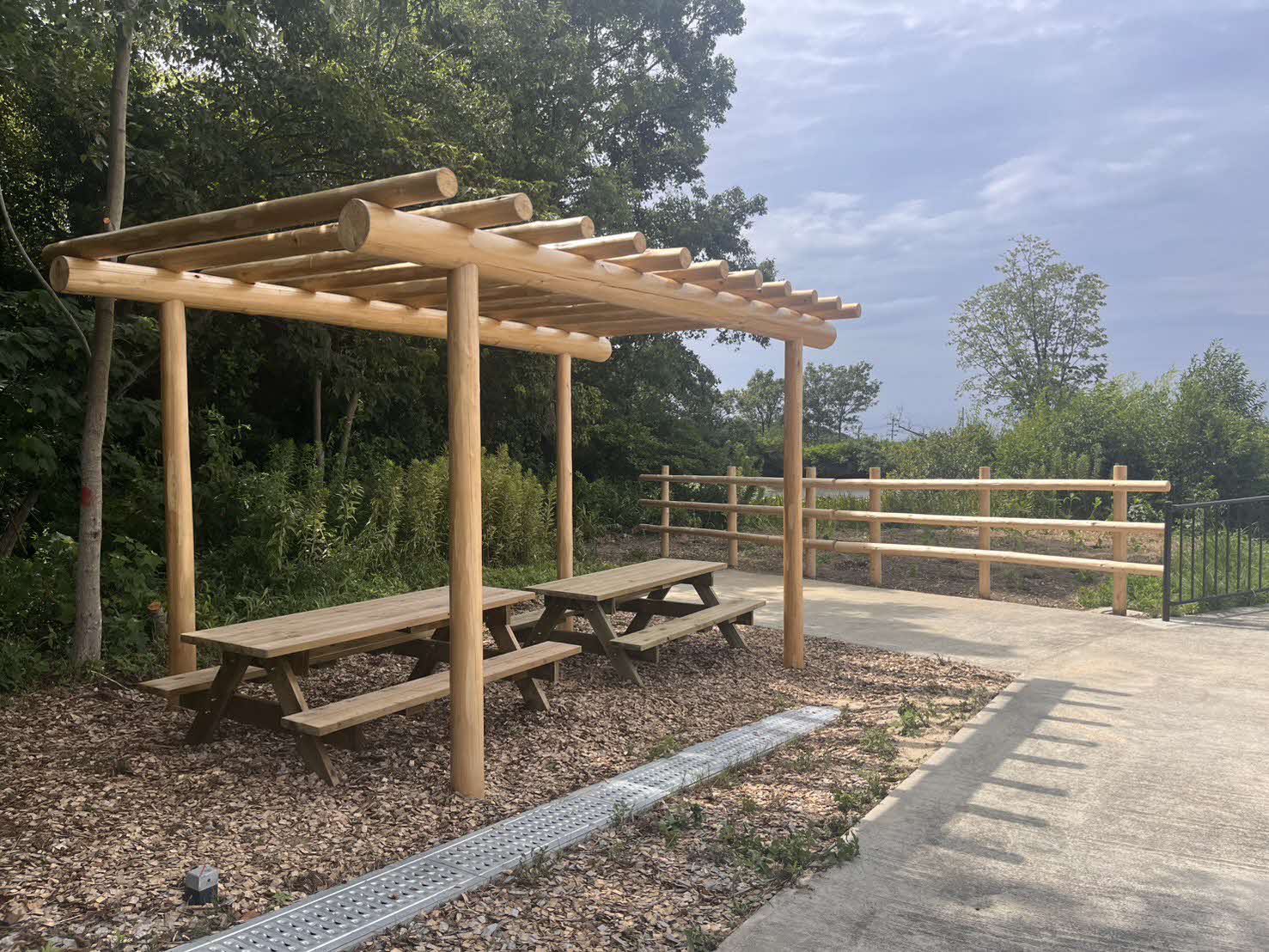 稲荷池憩いの広場