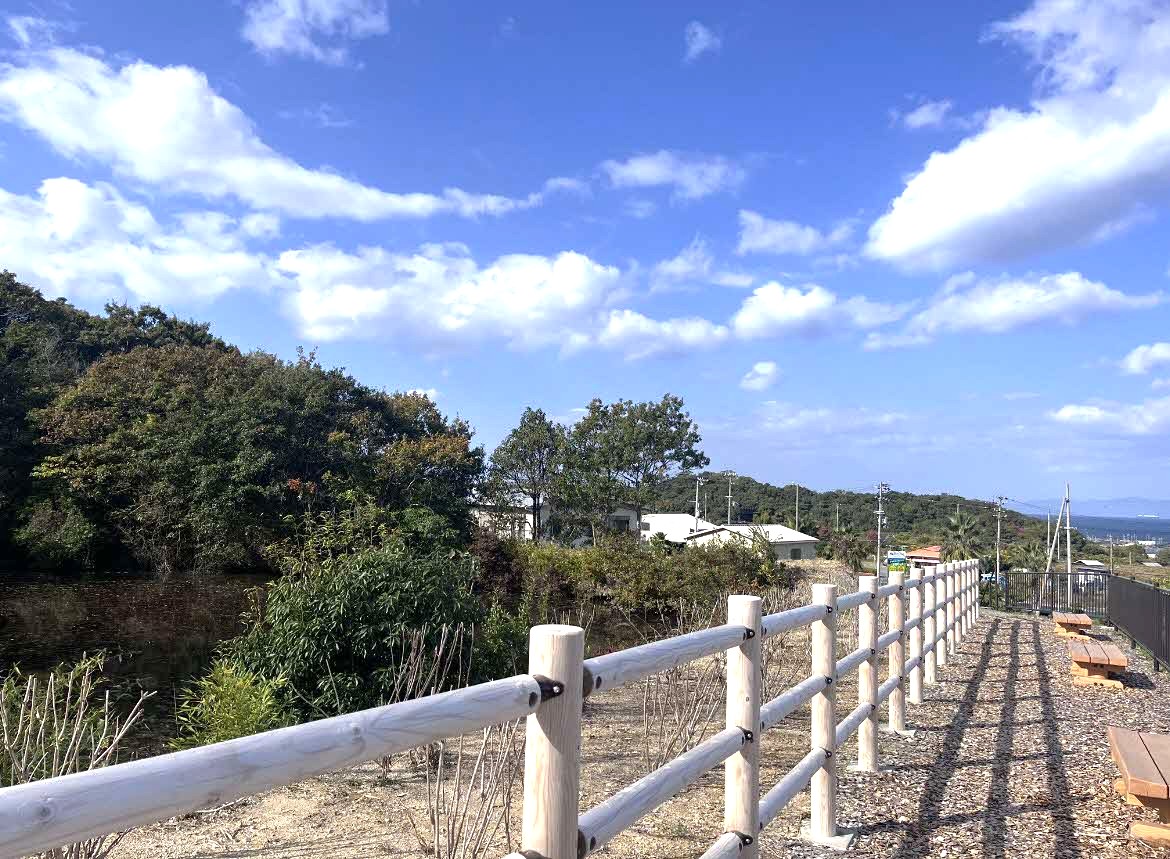 稲荷池憩いの広場