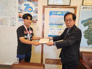 町長表敬訪問　パワーリフティング　和田結芽氏1