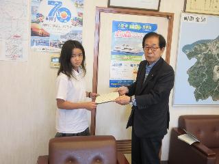 柔道選手の早田　真凛さんが、町長を訪問
