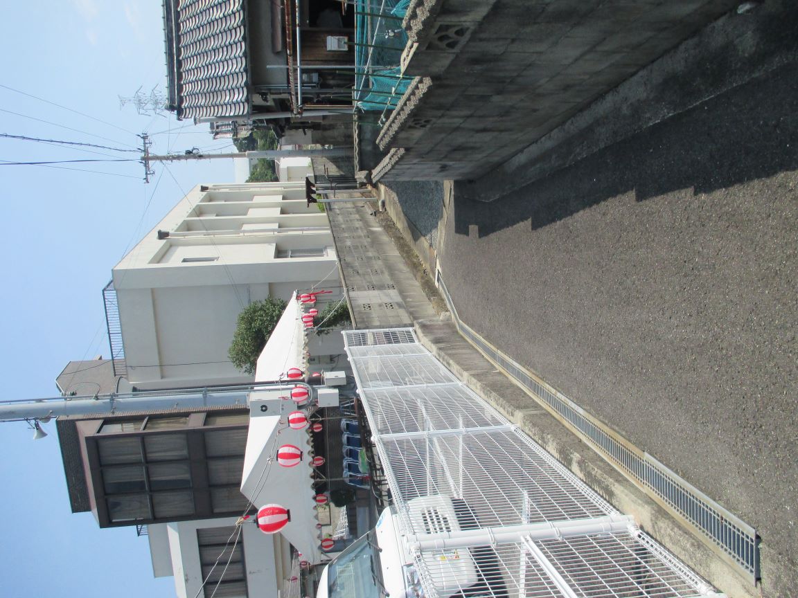 家の前までの通路